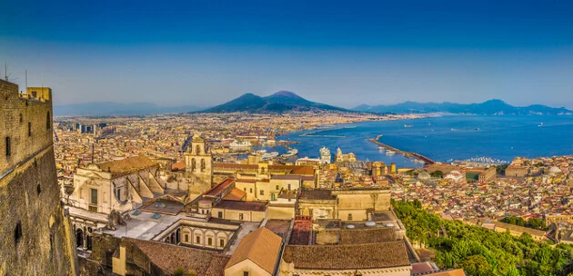 Napoli, Campanias hovedstad