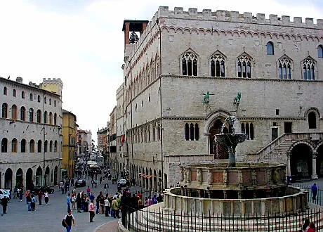 Piazza IV Novembrea og Palazzo dei Priori