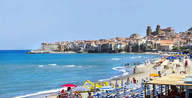 Den pragtfulde strand ved Cefalù