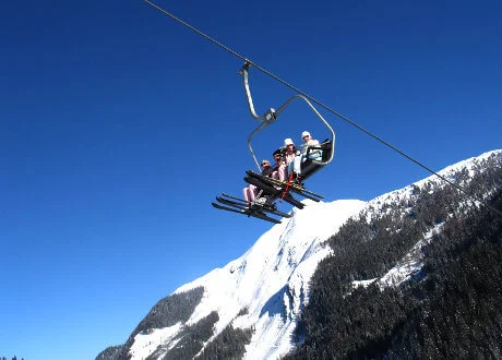 Skilift og pragtfuldt vejr over Alperne